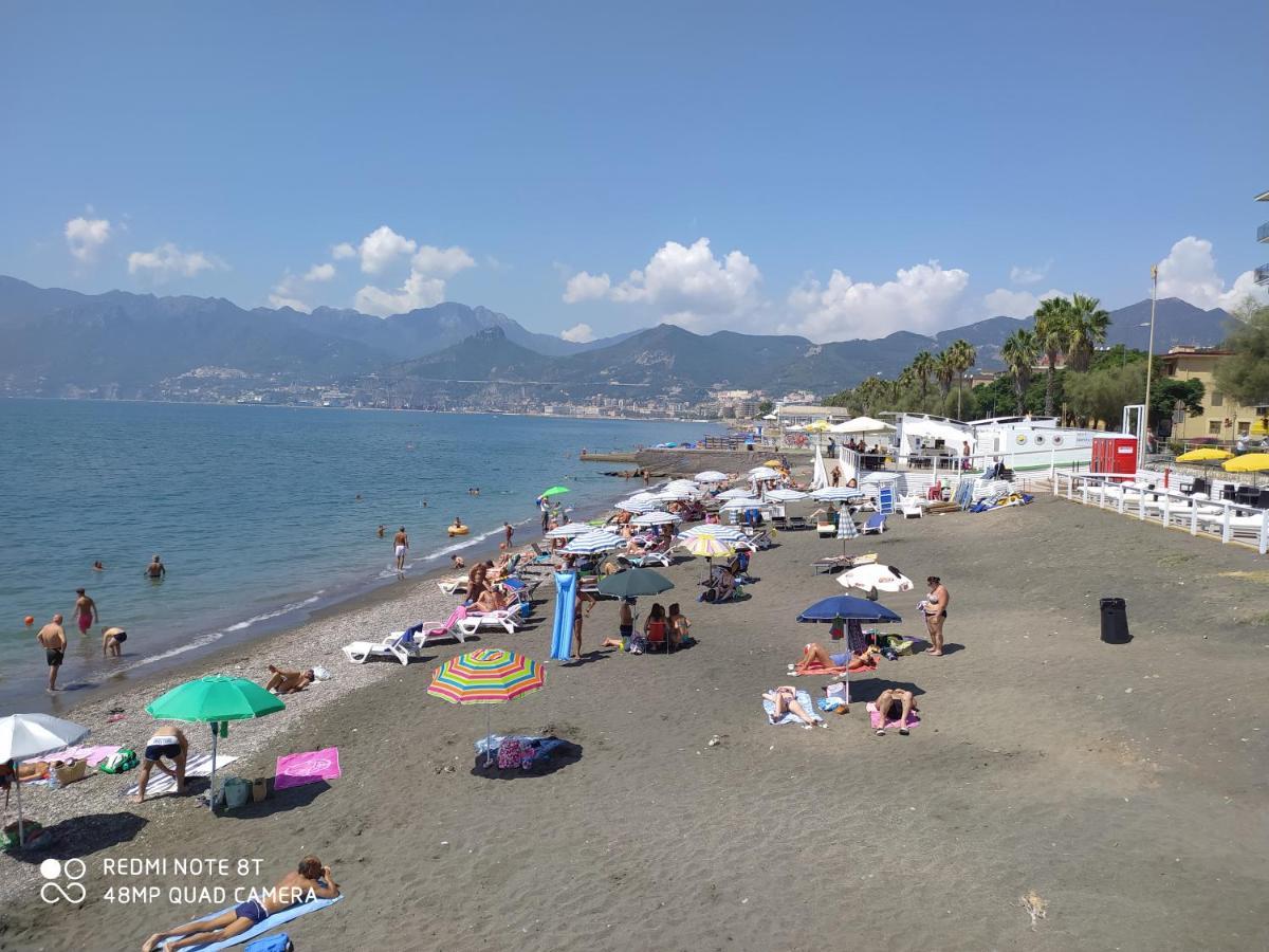 B & B Civico 6 Rooms Salerno Exterior foto