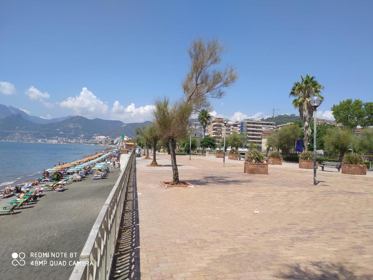B & B Civico 6 Rooms Salerno Exterior foto