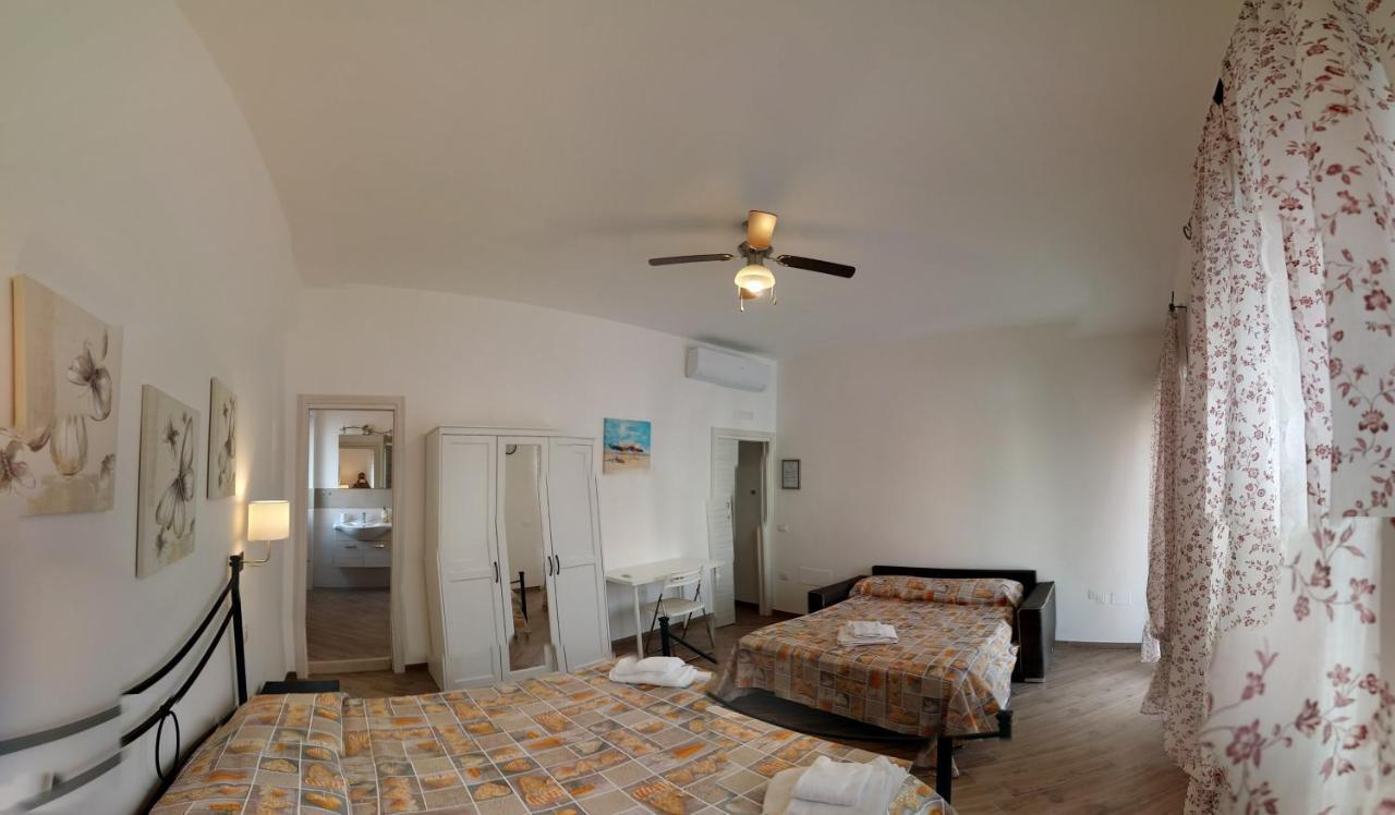 B & B Civico 6 Rooms Salerno Exterior foto