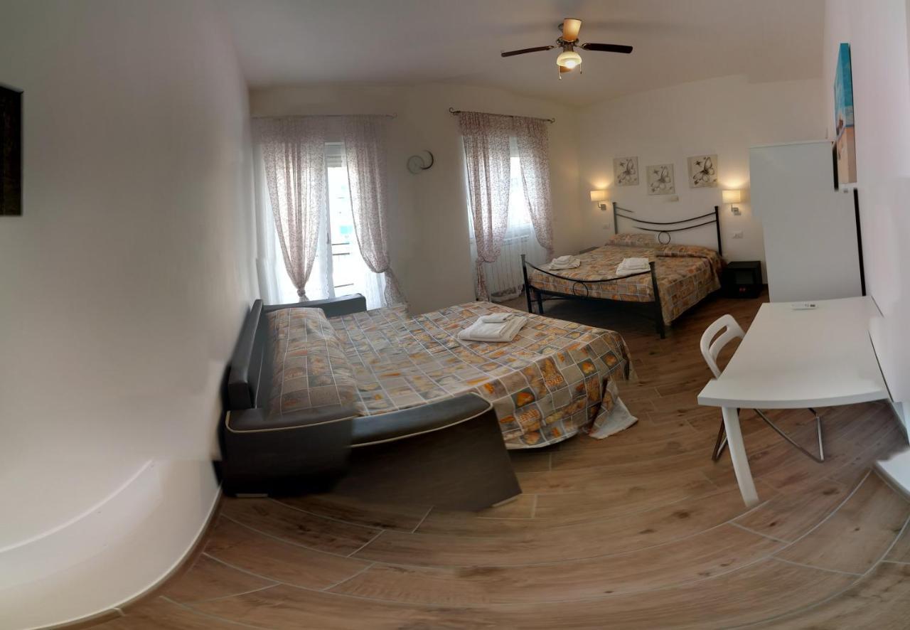 B & B Civico 6 Rooms Salerno Exterior foto